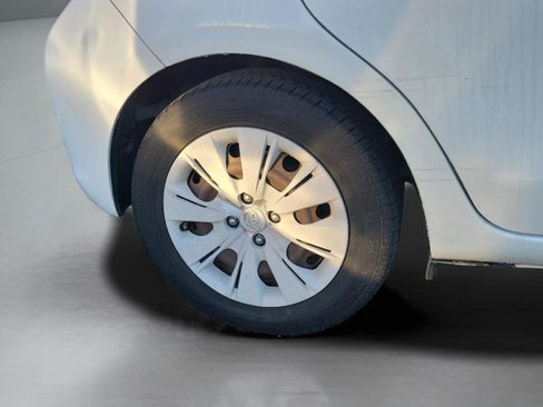 Used 2014 Toyota Yaris L image 28