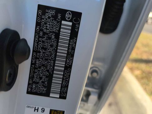 Used 2021 Toyota Prius L Eco image 34