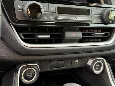 Used 2025 Toyota Grand Highlander AWD image 8