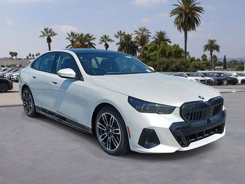 New 2026 BMW 550e xDrive w/ Executive Package image 3