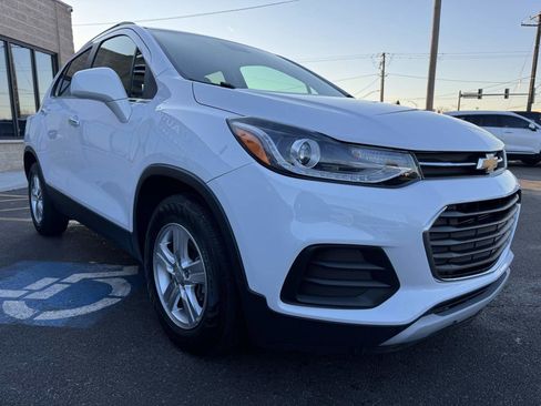 Used 2020 Chevrolet Trax LT w/ LT Convenience Package image 3