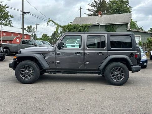 Used 2024 Jeep Wrangler Unlimited Sport AWD/4WD image 25