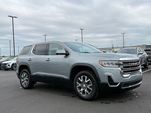Used 2023 GMC Acadia SLE FWD image 3