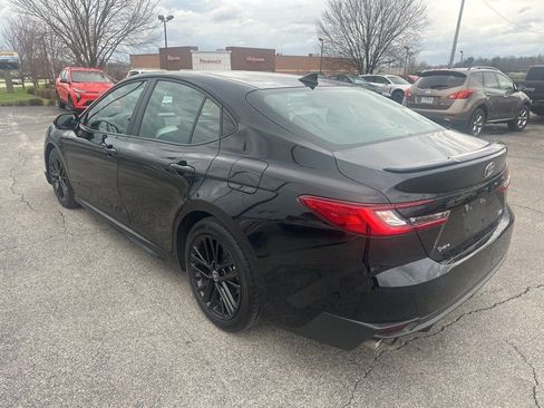 Used 2025 Toyota Camry SE image 4