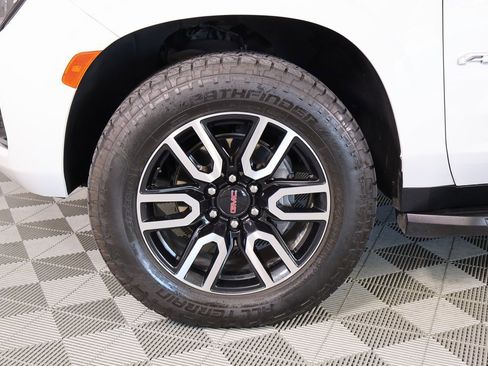 Used 2021 GMC Yukon AT4 w/ Technology Package image 18