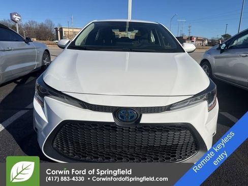 Used 2022 Toyota Corolla LE image 2