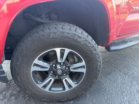 Used 2016 Toyota Tacoma TRD Sport image 2