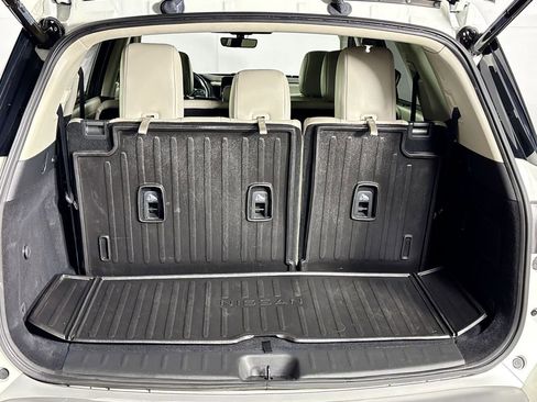 Used 2023 Nissan Pathfinder SL AWD/4WD image 21