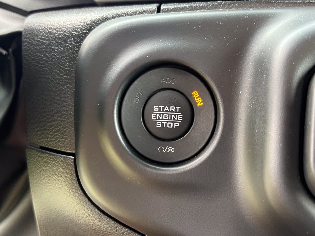 Used 2023 Jeep Wrangler Unlimited Sahara AWD/4WD image 33