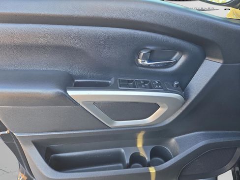 Used 2021 Nissan Titan SV w/ SV Convenience Package image 27