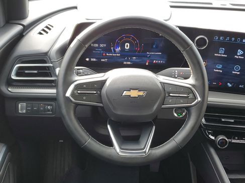 Used 2025 Chevrolet Traverse LT image 13