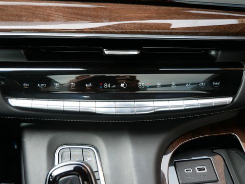 Used 2022 Cadillac Escalade Sport Platinum w/ LPO, ONYX Package image 19