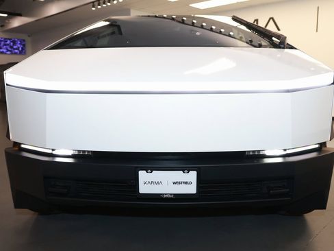 Used 2024 Tesla Cybertruck AWD Crew Cab image 2