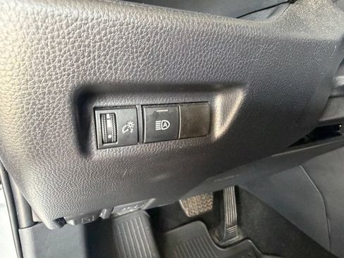 Used 2025 Toyota RAV4 XLE AWD/4WD image 21