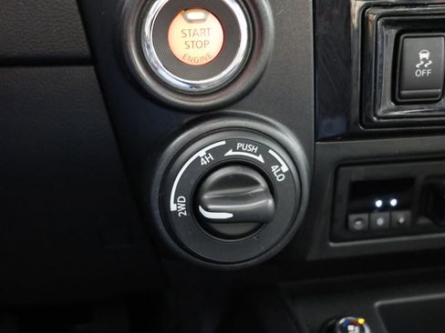 Used 2023 Nissan Titan PRO-4X w/ Pro-4x Convenience Package image 18