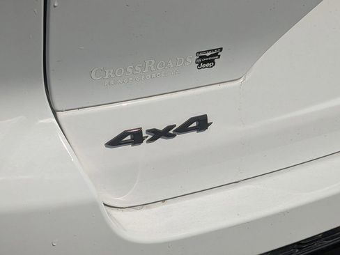 Used 2023 Jeep Grand Cherokee Limited w/ Black Appearance Package image 12