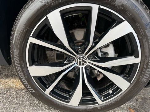 Used 2024 Volkswagen Atlas Cross Sport SEL Premium R-Line image 10