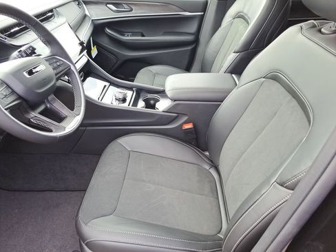 New 2026 Jeep Grand Cherokee L Laredo image 19