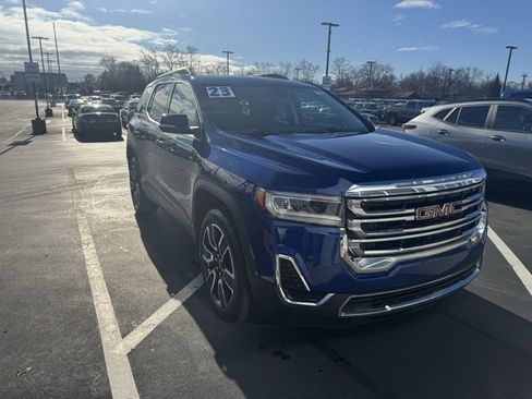 Used 2023 GMC Acadia SLE w/ Driver Convenience Package image 3