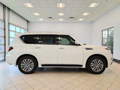 Used 2024 Nissan Armada SL w/ Captain's Chairs Package AWD/4WD image 2