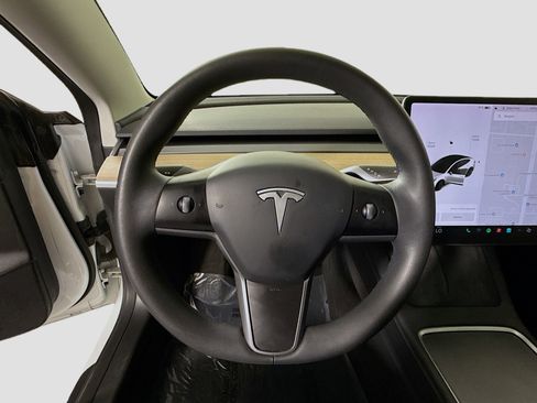 Used 2021 Tesla Model 3 Standard Range image 13