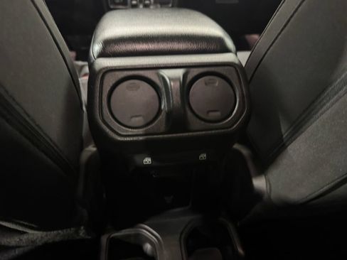 Used 2023 Jeep Gladiator Sport AWD/4WD image 32