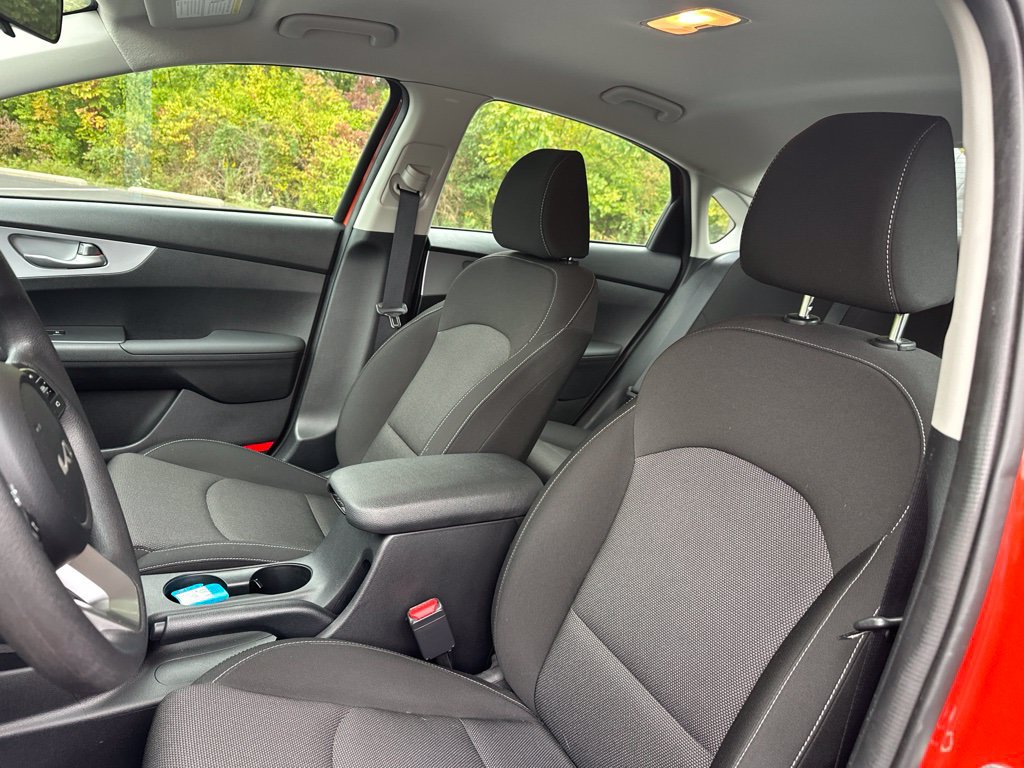 Used 2023 Kia Forte LXS w/ LXS Technology Package FWD image 6