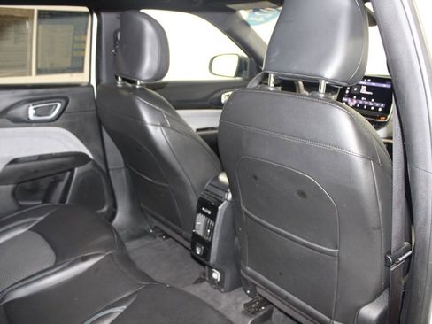 Used 2024 Jeep Compass Latitude AWD/4WD image 29