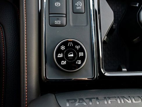 New 2025 Nissan Pathfinder Rock Creek image 17