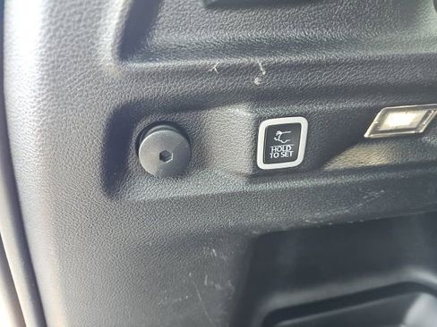 Used 2023 Jeep Grand Cherokee L Limited w/ Black Appearance Package image 15