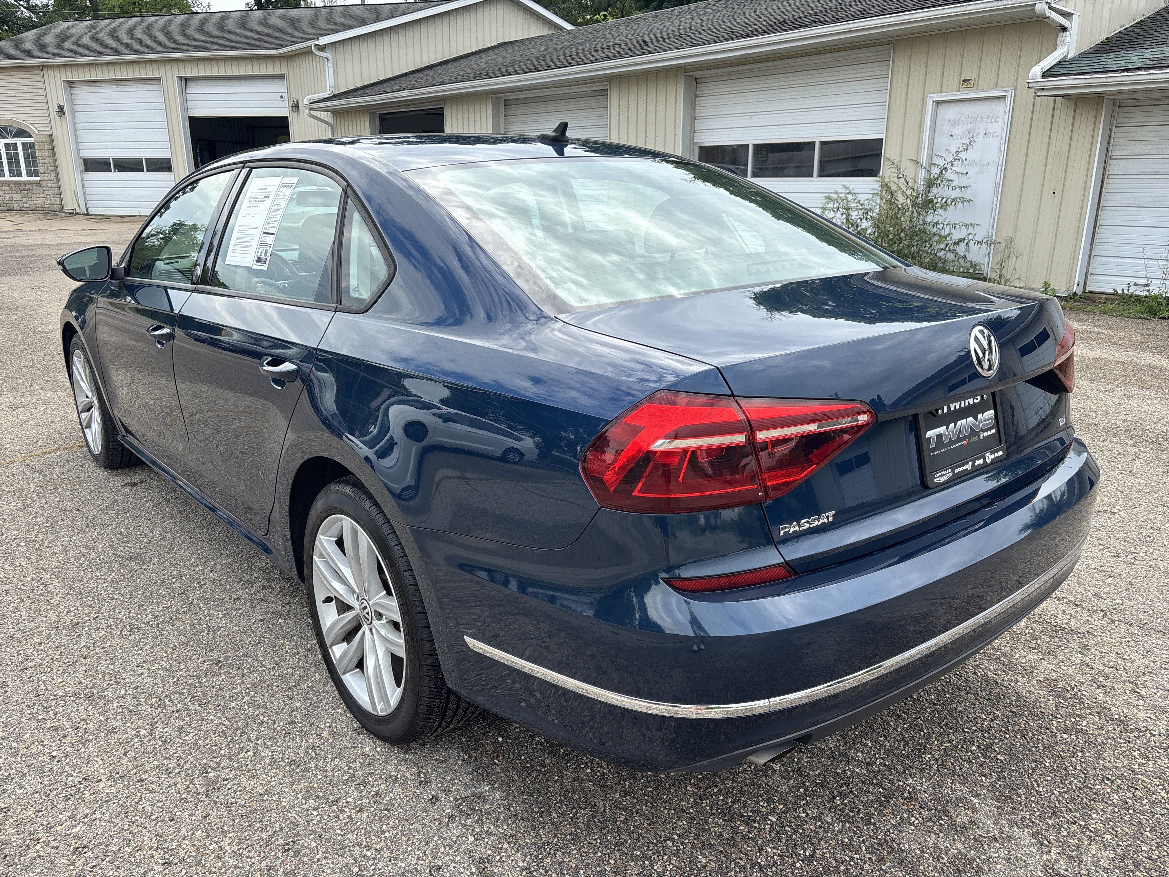 Used 2019 Volkswagen Passat 2.0T Wolfsburg w/ Wheels & Sunroof Package FWD image 8