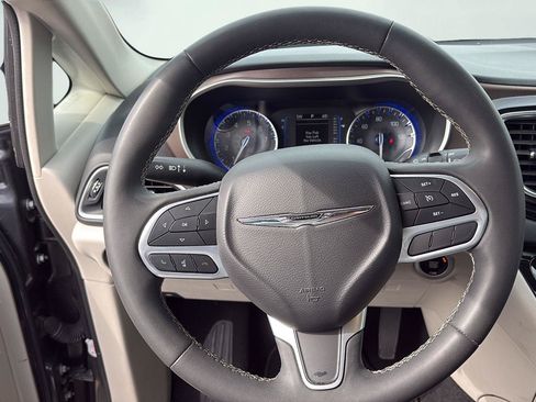 Used 2023 Chrysler Voyager LX FWD image 12