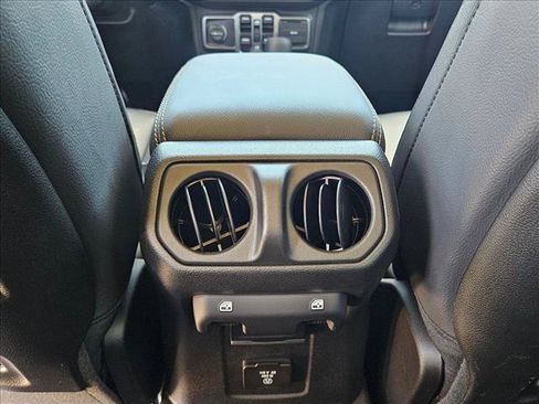 Used 2025 Jeep Gladiator Sport AWD/4WD image 17