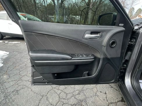 Used 2016 Dodge Charger SXT image 16