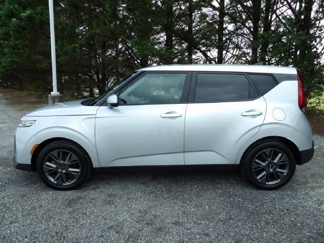 Used 2021 Kia Soul S FWD image 2