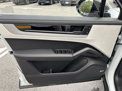 Used 2024 Porsche Cayenne S image 40