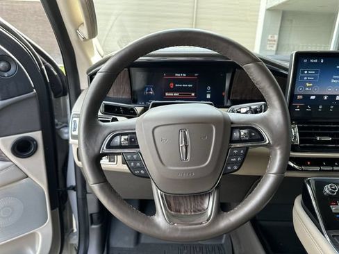 Used 2022 Lincoln Navigator Reserve AWD/4WD image 14