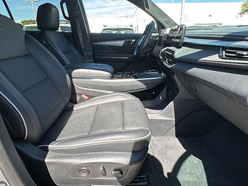 Used 2025 Buick Enclave Preferred w/ Super Cruise Package image 23