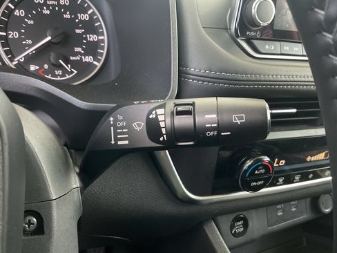 Used 2025 Nissan Rogue SV FWD image 32