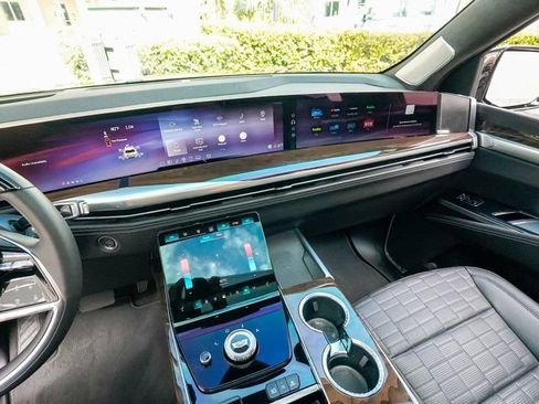 Used 2025 Cadillac Escalade Sport Platinum w/ LPO, ONYX Package image 63