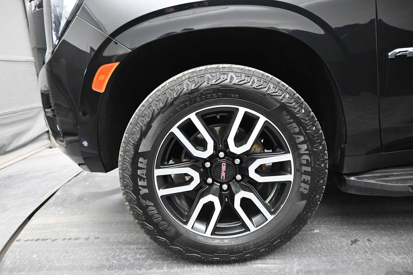 Used 2024 GMC Yukon AT4 AWD/4WD image 10
