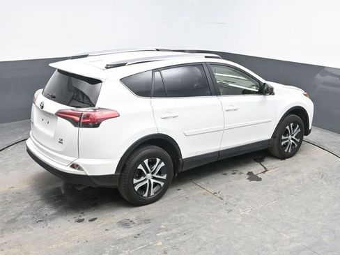 Used 2018 Toyota RAV4 LE image 29