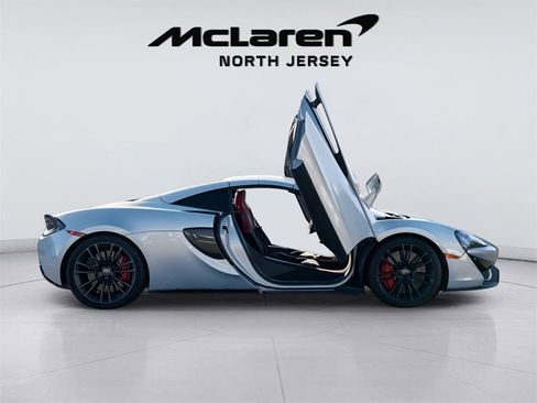 Used 2018 McLaren 570S Spider image 22