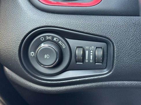 Used 2020 Jeep Renegade Trailhawk w/ Cold Weather Group AWD/4WD image 22