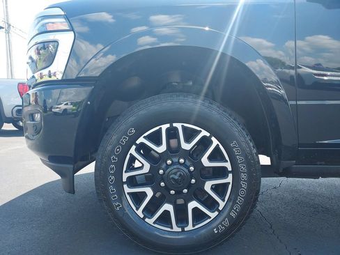 Used 2025 RAM 2500 Limited AWD/4WD image 16