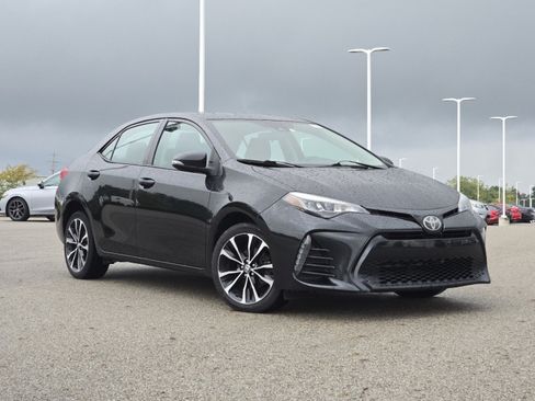 Used 2017 Toyota Corolla SE w/ Carpet Mat Package (TMS) FWD image 2