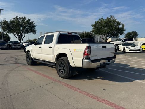Used 2015 Toyota Tacoma PreRunner w/ SR5 Package RWD image 2