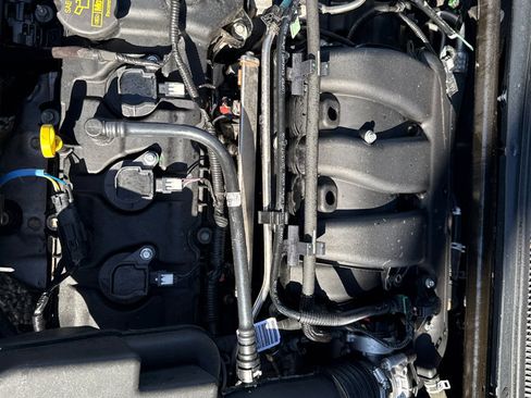 Used 2017 Ford Taurus SE image 24