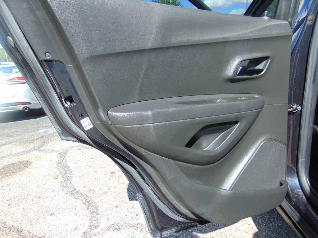 Used 2016 Chevrolet Trax LTZ w/ Midnight Edition AWD/4WD image 23