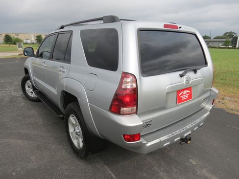 Used 2004 Toyota 4Runner SR5 RWD image 5